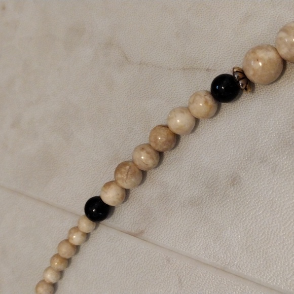 Beautiful multi color and shape beads necklace. - Picture 4 of 9